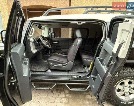 Черный Тойота ФЖ Крузер, объемом двигателя 4 л и пробегом 199 тыс. км за 30239 $, фото 33 на Automoto.ua