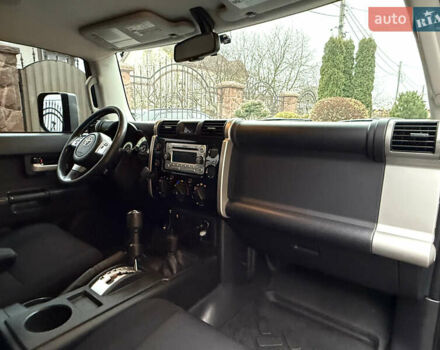 Черный Тойота ФЖ Крузер, объемом двигателя 4 л и пробегом 199 тыс. км за 30239 $, фото 43 на Automoto.ua