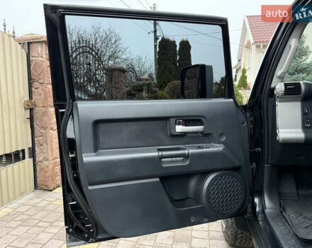 Черный Тойота ФЖ Крузер, объемом двигателя 4 л и пробегом 199 тыс. км за 30239 $, фото 16 на Automoto.ua