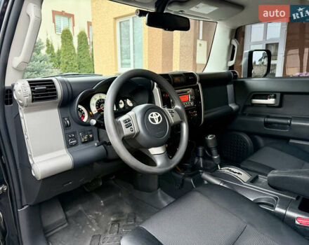 Черный Тойота ФЖ Крузер, объемом двигателя 4 л и пробегом 199 тыс. км за 30239 $, фото 22 на Automoto.ua