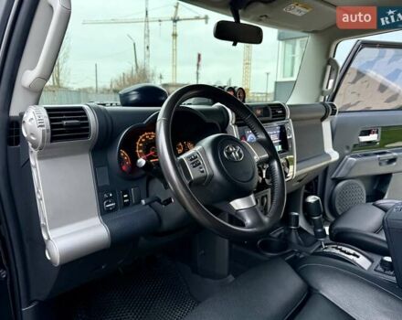 Черный Тойота ФЖ Крузер, объемом двигателя 4 л и пробегом 137 тыс. км за 40900 $, фото 48 на Automoto.ua