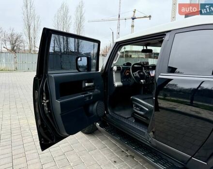 Черный Тойота ФЖ Крузер, объемом двигателя 4 л и пробегом 137 тыс. км за 40900 $, фото 55 на Automoto.ua