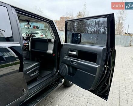 Черный Тойота ФЖ Крузер, объемом двигателя 4 л и пробегом 137 тыс. км за 40900 $, фото 43 на Automoto.ua