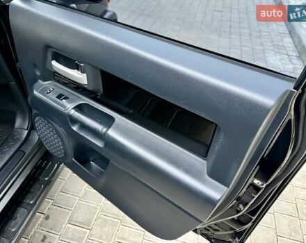 Черный Тойота ФЖ Крузер, объемом двигателя 4 л и пробегом 137 тыс. км за 40900 $, фото 38 на Automoto.ua