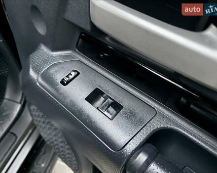 Черный Тойота ФЖ Крузер, объемом двигателя 4 л и пробегом 137 тыс. км за 40900 $, фото 63 на Automoto.ua
