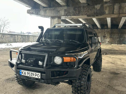 Черный Тойота ФЖ Крузер, объемом двигателя 4 л и пробегом 140 тыс. км за 19000 $, фото 1 на Automoto.ua