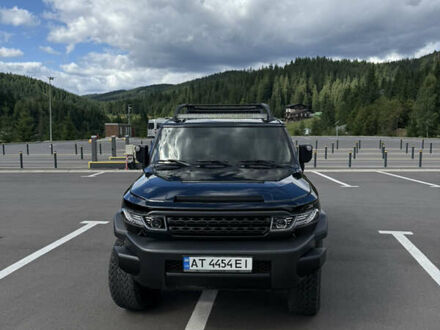 Черный Тойота ФЖ Крузер, объемом двигателя 4 л и пробегом 57 тыс. км за 41500 $, фото 1 на Automoto.ua