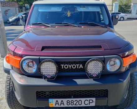 Красный Тойота ФЖ Крузер, объемом двигателя 4 л и пробегом 245 тыс. км за 19500 $, фото 1 на Automoto.ua