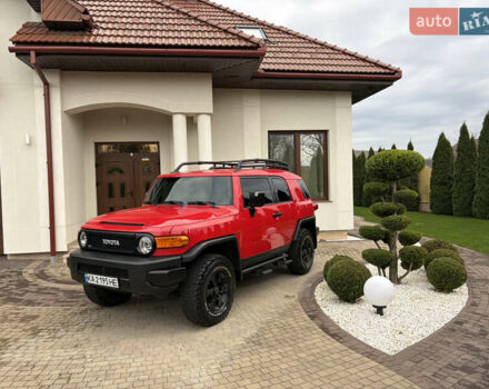 Красный Тойота ФЖ Крузер, объемом двигателя 3.96 л и пробегом 190 тыс. км за 32000 $, фото 1 на Automoto.ua