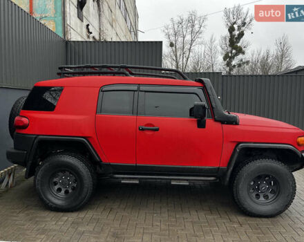 Красный Тойота ФЖ Крузер, объемом двигателя 4 л и пробегом 180 тыс. км за 36000 $, фото 1 на Automoto.ua