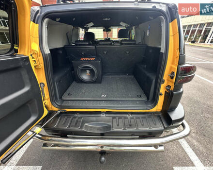 Желтый Тойота ФЖ Крузер, объемом двигателя 3.96 л и пробегом 161 тыс. км за 25900 $, фото 26 на Automoto.ua