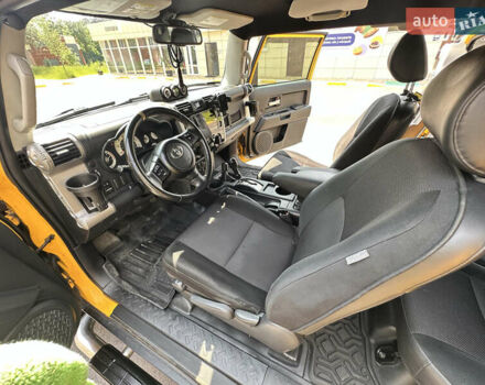 Желтый Тойота ФЖ Крузер, объемом двигателя 3.96 л и пробегом 161 тыс. км за 25900 $, фото 21 на Automoto.ua