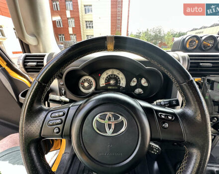 Желтый Тойота ФЖ Крузер, объемом двигателя 3.96 л и пробегом 161 тыс. км за 25900 $, фото 24 на Automoto.ua