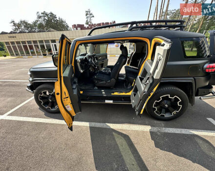 Желтый Тойота ФЖ Крузер, объемом двигателя 3.96 л и пробегом 161 тыс. км за 25900 $, фото 19 на Automoto.ua