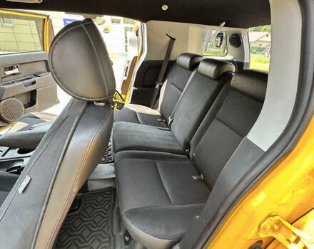 Желтый Тойота ФЖ Крузер, объемом двигателя 3.96 л и пробегом 161 тыс. км за 25900 $, фото 20 на Automoto.ua