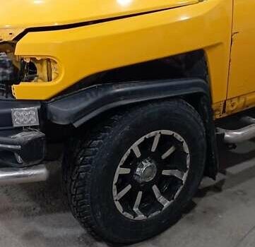 Желтый Тойота ФЖ Крузер, объемом двигателя 3.96 л и пробегом 161 тыс. км за 25900 $, фото 42 на Automoto.ua