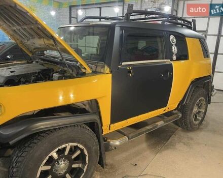 Желтый Тойота ФЖ Крузер, объемом двигателя 3.96 л и пробегом 161 тыс. км за 25900 $, фото 35 на Automoto.ua
