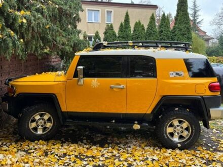Желтый Тойота ФЖ Крузер, объемом двигателя 4 л и пробегом 200 тыс. км за 22000 $, фото 1 на Automoto.ua