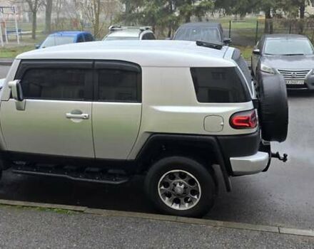 Серый Тойота ФЖ Крузер, объемом двигателя 3.96 л и пробегом 240 тыс. км за 20500 $, фото 2 на Automoto.ua