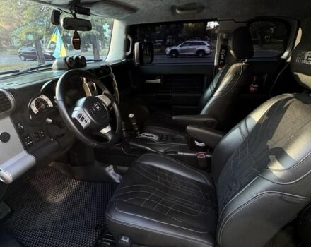 Серый Тойота ФЖ Крузер, объемом двигателя 4 л и пробегом 296 тыс. км за 24900 $, фото 2 на Automoto.ua