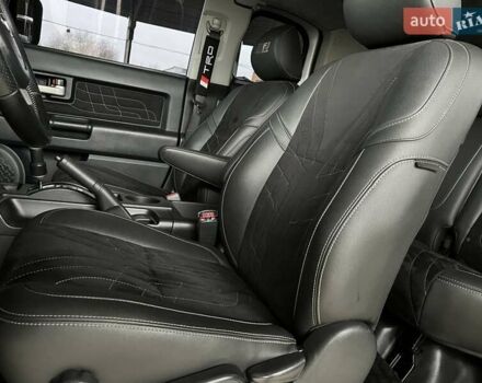 Серый Тойота ФЖ Крузер, объемом двигателя 3.96 л и пробегом 271 тыс. км за 26099 $, фото 19 на Automoto.ua
