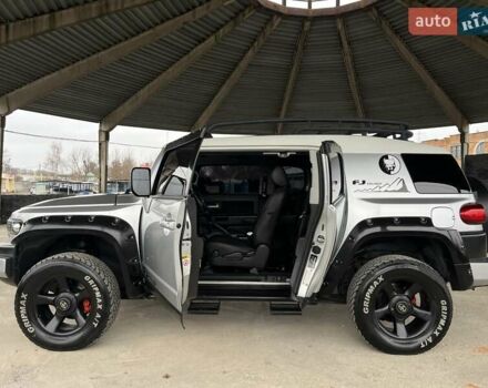 Серый Тойота ФЖ Крузер, объемом двигателя 3.96 л и пробегом 271 тыс. км за 26099 $, фото 8 на Automoto.ua