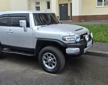 Серый Тойота ФЖ Крузер, объемом двигателя 3.96 л и пробегом 240 тыс. км за 20500 $, фото 3 на Automoto.ua