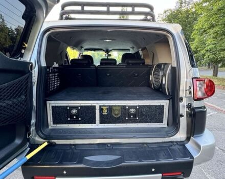 Серый Тойота ФЖ Крузер, объемом двигателя 4 л и пробегом 296 тыс. км за 24900 $, фото 1 на Automoto.ua