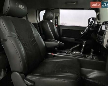 Серый Тойота ФЖ Крузер, объемом двигателя 3.96 л и пробегом 271 тыс. км за 26099 $, фото 25 на Automoto.ua