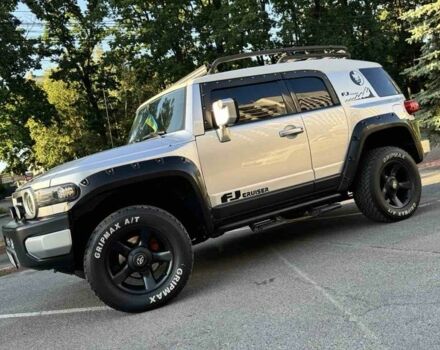 Серый Тойота ФЖ Крузер, объемом двигателя 4 л и пробегом 296 тыс. км за 24900 $, фото 7 на Automoto.ua