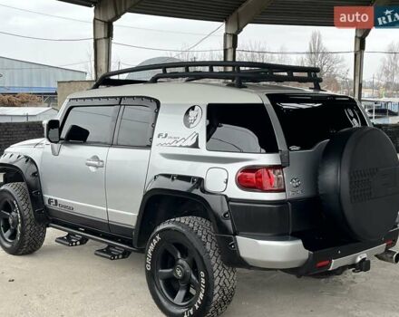 Серый Тойота ФЖ Крузер, объемом двигателя 3.96 л и пробегом 271 тыс. км за 26099 $, фото 10 на Automoto.ua