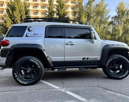 Серый Тойота ФЖ Крузер, объемом двигателя 4 л и пробегом 296 тыс. км за 24900 $, фото 5 на Automoto.ua