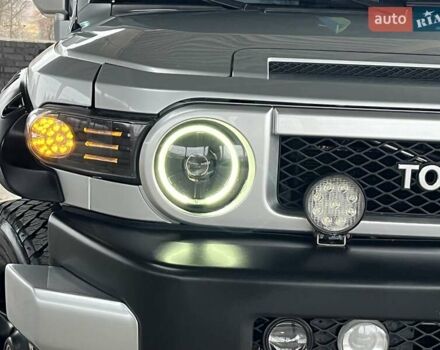 Серый Тойота ФЖ Крузер, объемом двигателя 3.96 л и пробегом 271 тыс. км за 26099 $, фото 3 на Automoto.ua