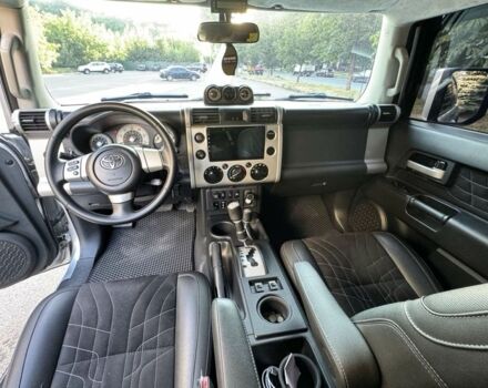 Серый Тойота ФЖ Крузер, объемом двигателя 4 л и пробегом 296 тыс. км за 24900 $, фото 6 на Automoto.ua