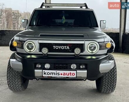 Серый Тойота ФЖ Крузер, объемом двигателя 3.96 л и пробегом 271 тыс. км за 26099 $, фото 2 на Automoto.ua