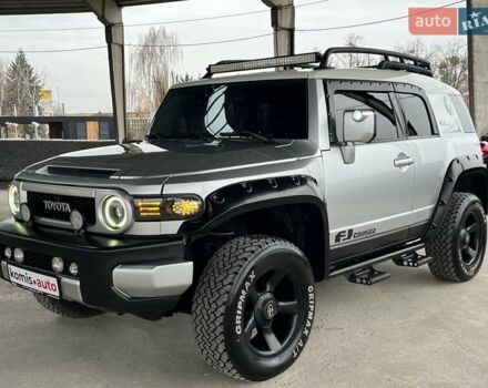 Серый Тойота ФЖ Крузер, объемом двигателя 3.96 л и пробегом 271 тыс. км за 26099 $, фото 6 на Automoto.ua