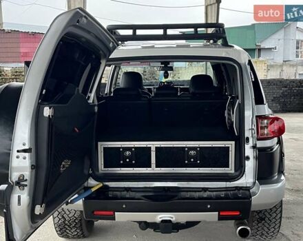 Серый Тойота ФЖ Крузер, объемом двигателя 3.96 л и пробегом 271 тыс. км за 26099 $, фото 40 на Automoto.ua