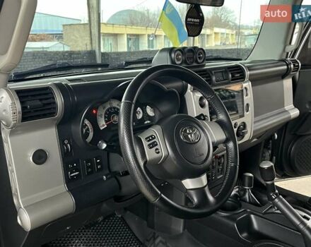 Серый Тойота ФЖ Крузер, объемом двигателя 3.96 л и пробегом 271 тыс. км за 26099 $, фото 1 на Automoto.ua