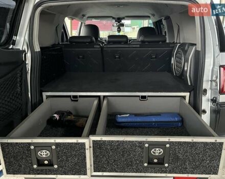 Серый Тойота ФЖ Крузер, объемом двигателя 3.96 л и пробегом 271 тыс. км за 26099 $, фото 43 на Automoto.ua