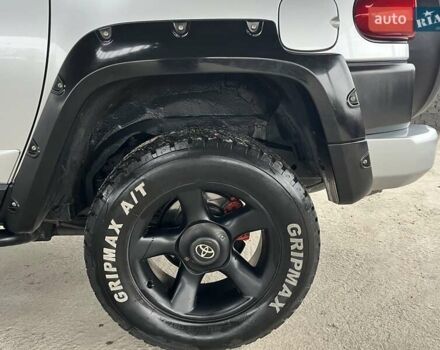 Серый Тойота ФЖ Крузер, объемом двигателя 3.96 л и пробегом 271 тыс. км за 26099 $, фото 12 на Automoto.ua