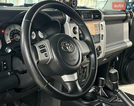 Серый Тойота ФЖ Крузер, объемом двигателя 3.96 л и пробегом 271 тыс. км за 26099 $, фото 29 на Automoto.ua