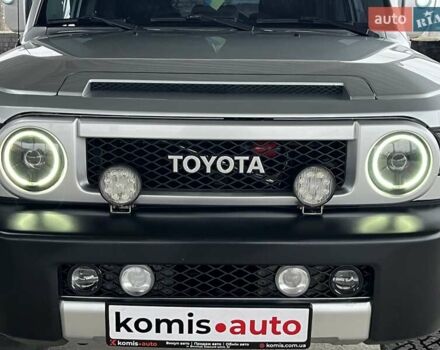 Серый Тойота ФЖ Крузер, объемом двигателя 3.96 л и пробегом 271 тыс. км за 26099 $, фото 4 на Automoto.ua