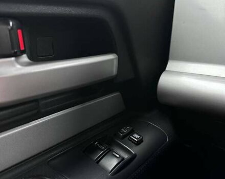 Серый Тойота ФЖ Крузер, объемом двигателя 3.96 л и пробегом 403 тыс. км за 18290 $, фото 15 на Automoto.ua