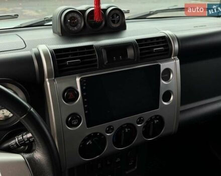 Серый Тойота ФЖ Крузер, объемом двигателя 3.96 л и пробегом 235 тыс. км за 19000 $, фото 14 на Automoto.ua