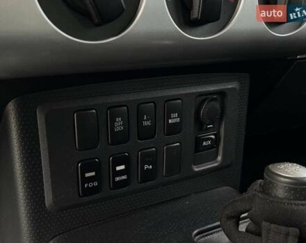 Серый Тойота ФЖ Крузер, объемом двигателя 3.96 л и пробегом 235 тыс. км за 19000 $, фото 15 на Automoto.ua