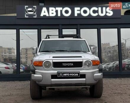 Серый Тойота ФЖ Крузер, объемом двигателя 3.96 л и пробегом 403 тыс. км за 18290 $, фото 2 на Automoto.ua