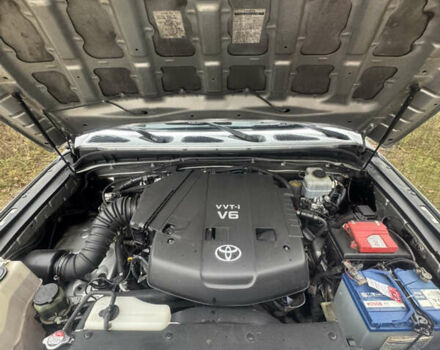 Серый Тойота ФЖ Крузер, объемом двигателя 3.96 л и пробегом 252 тыс. км за 18500 $, фото 5 на Automoto.ua