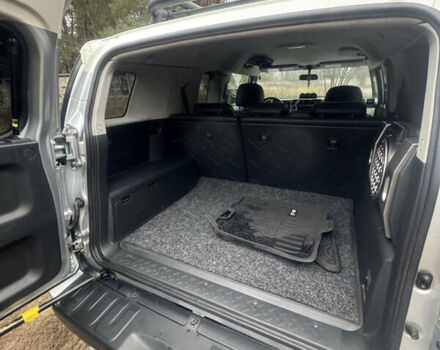 Серый Тойота ФЖ Крузер, объемом двигателя 3.96 л и пробегом 252 тыс. км за 18500 $, фото 9 на Automoto.ua