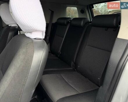 Серый Тойота ФЖ Крузер, объемом двигателя 3.96 л и пробегом 235 тыс. км за 19000 $, фото 9 на Automoto.ua