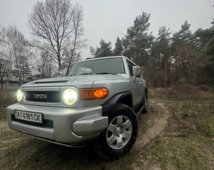 Серый Тойота ФЖ Крузер, объемом двигателя 3.96 л и пробегом 252 тыс. км за 18500 $, фото 2 на Automoto.ua